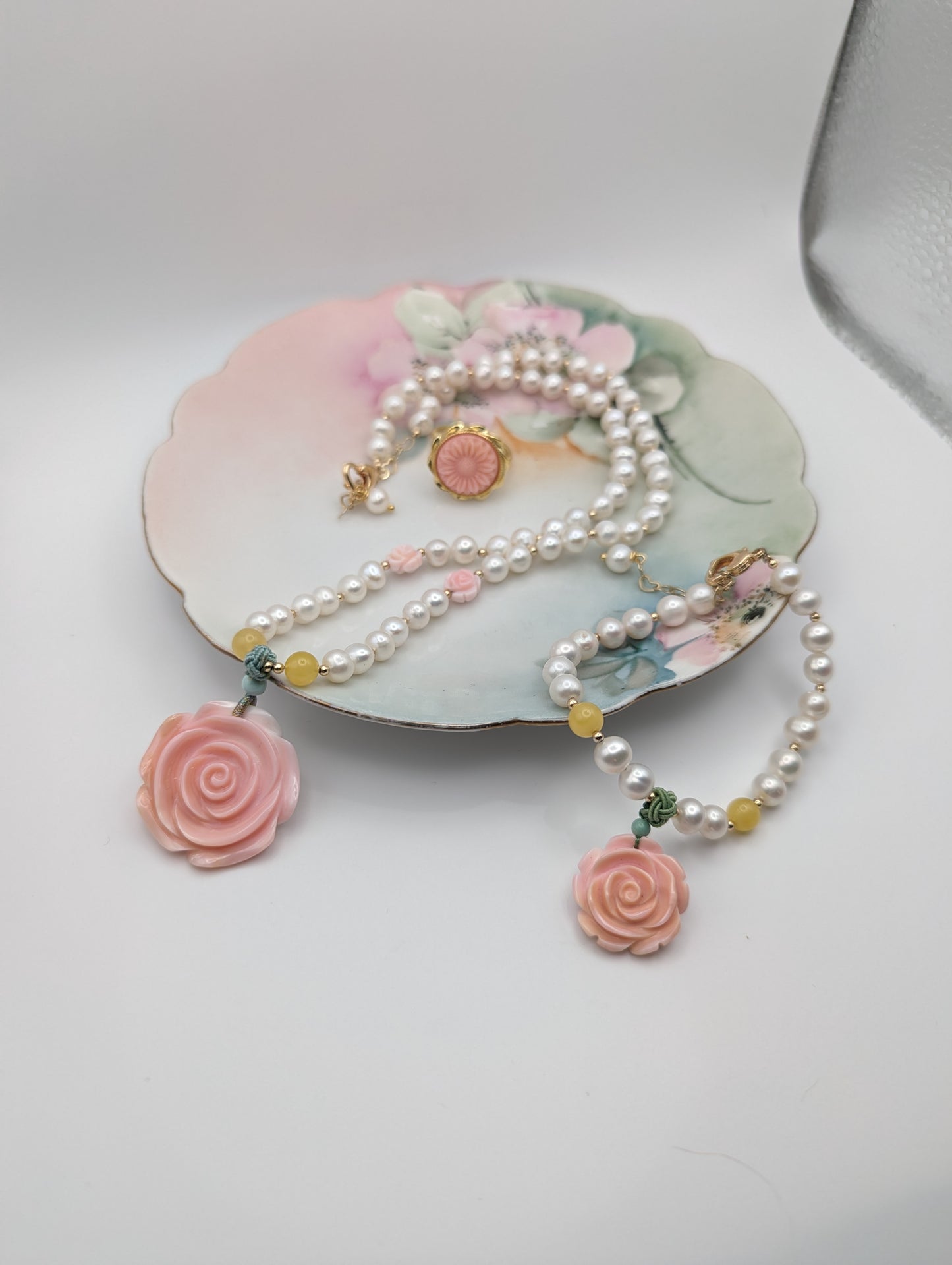 Queen shell and pearl necklace