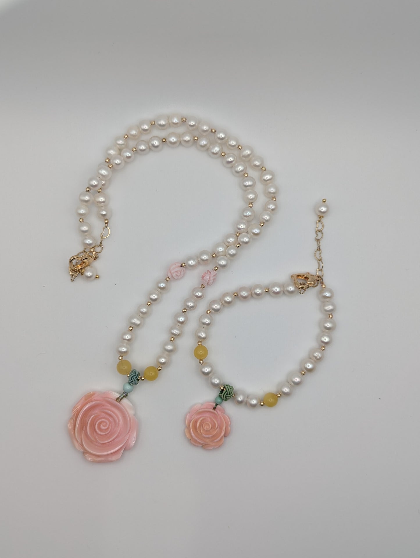 Queen shell and pearl necklace